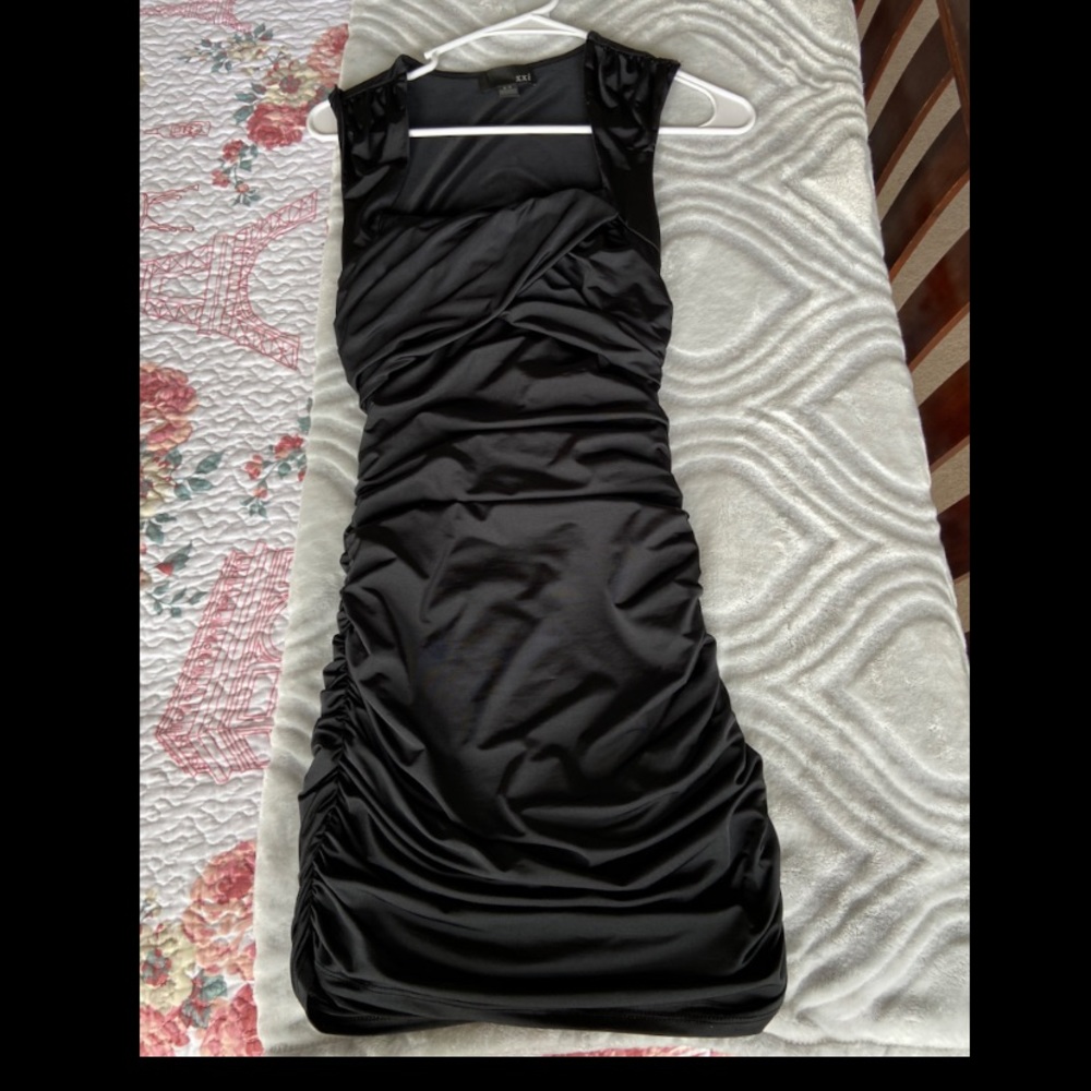 XXI SKIN Tight BLACK DRESS